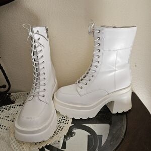 Women White Boots, Liliana size 9